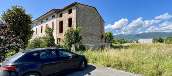 Дом с 5 комнатами в Капаннори, Италия № 37825 20