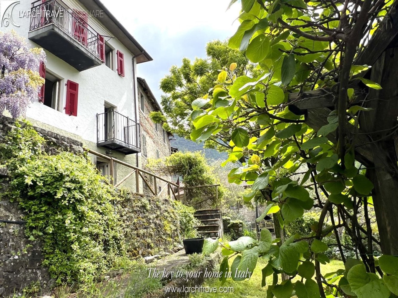 6 rooms House in Comano, Italy No. 128562