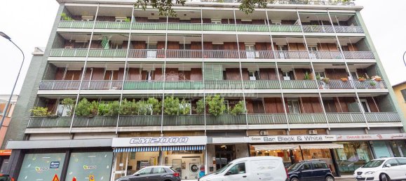 3 rooms Apartment in Brescia, Italy No. 234080 3