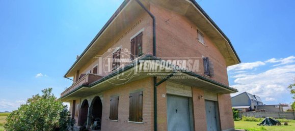 3 bedrooms Villa in Poggio Renatico, Italy No. 295244 2