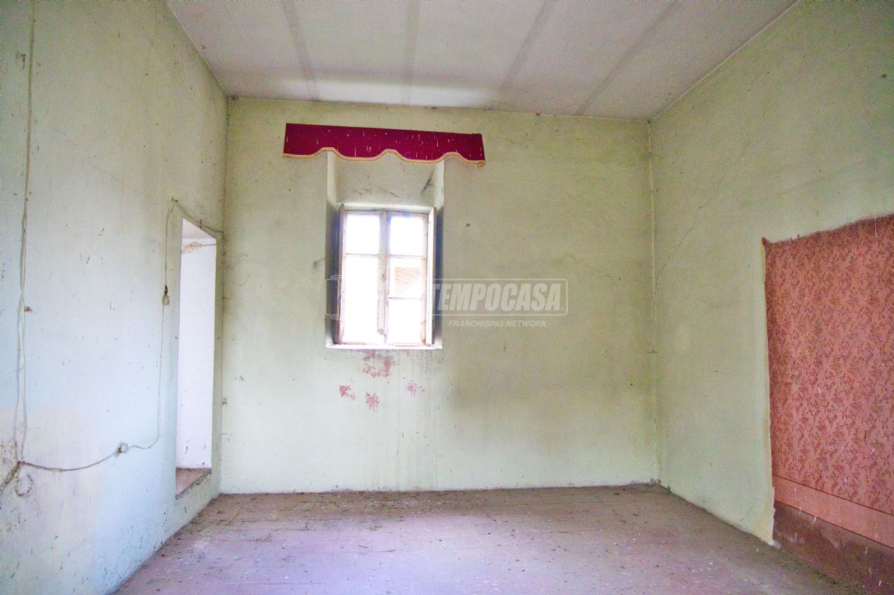 5 rooms House in Albano Vercellese, Italy No. 132821