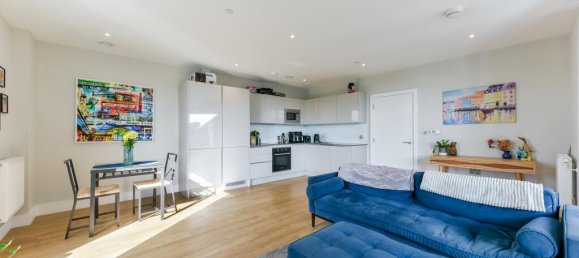 2 bedrooms Apartment in London, United Kingdom No. 9631 2