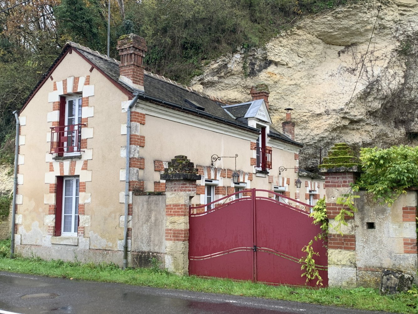 3 bedrooms House in Charge, France No. 39527