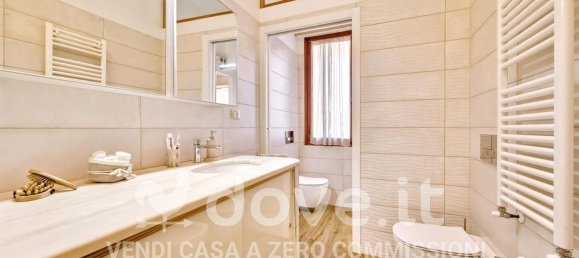 5 bedrooms Apartment in Prato, Italy No. 323070 19