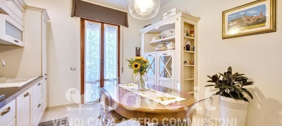 5 bedrooms Apartment in Prato, Italy No. 323070 3