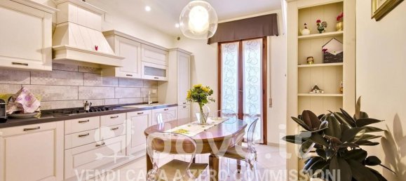 5 bedrooms Apartment in Prato, Italy No. 323070 2