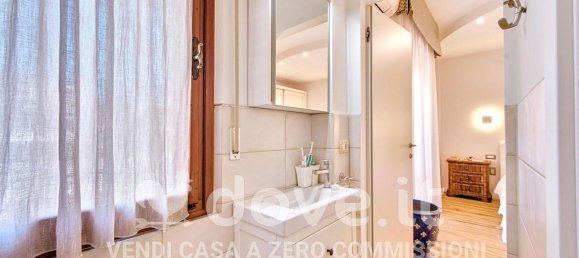 5 bedrooms Apartment in Prato, Italy No. 323070 22