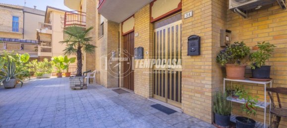 Apartamento de 2 dormitorios en Morrovalle, Italy No. 338070 4