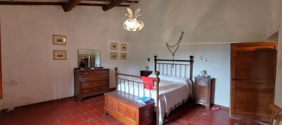 Дом с 6 комнатами в Виккьо, Италия № 154378 12