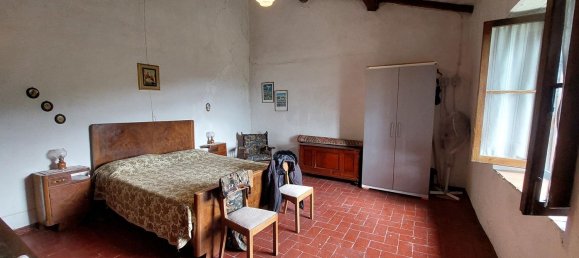 Дом с 6 комнатами в Виккьо, Италия № 154378 4