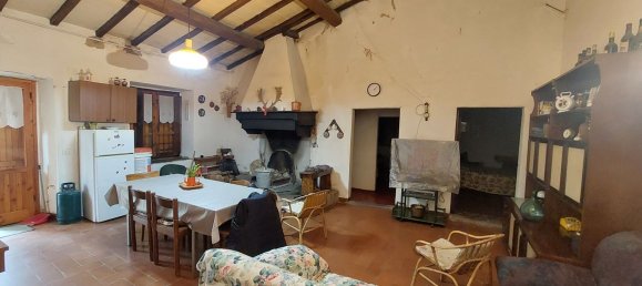 Дом с 6 комнатами в Виккьо, Италия № 154378 10