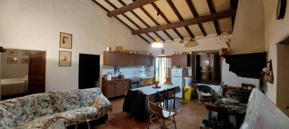 Дом с 6 комнатами в Виккьо, Италия № 154378 8