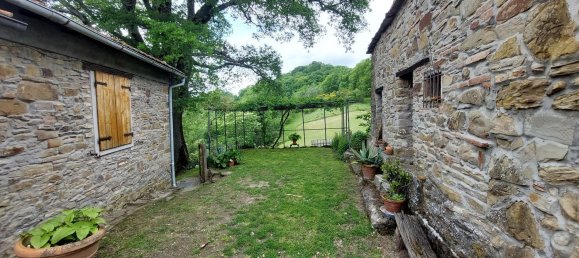 Дом с 6 комнатами в Виккьо, Италия № 154378 33