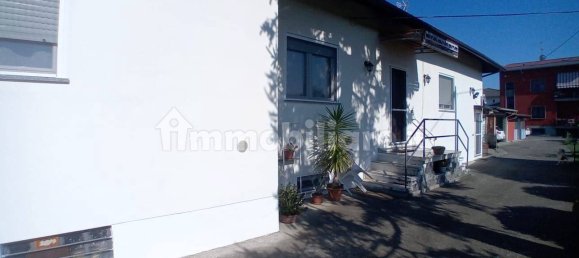 2 bedrooms Villa in Bellinzago Novarese, Italy No. 317603 4