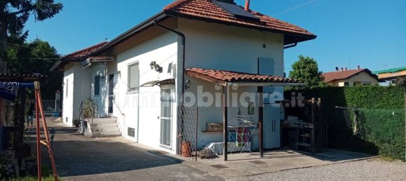 2 bedrooms Villa in Bellinzago Novarese, Italy No. 317603 2