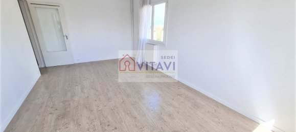 Estudio en Compiegne, France No. 84141 6