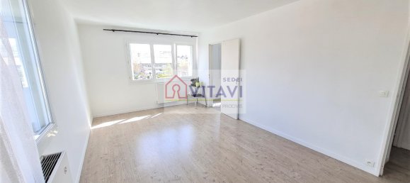 Estudio en Compiegne, France No. 84141 15