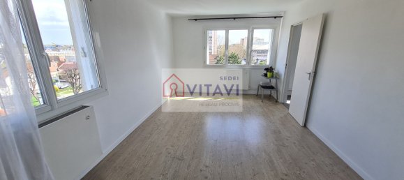 Estudio en Compiegne, France No. 84141 12