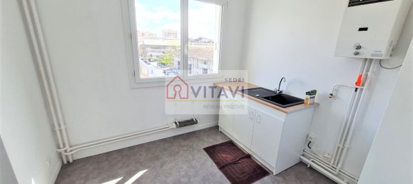 Estudio en Compiegne, France No. 84141 13