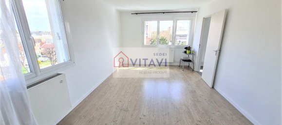 Estudio en Compiegne, France No. 84141 9