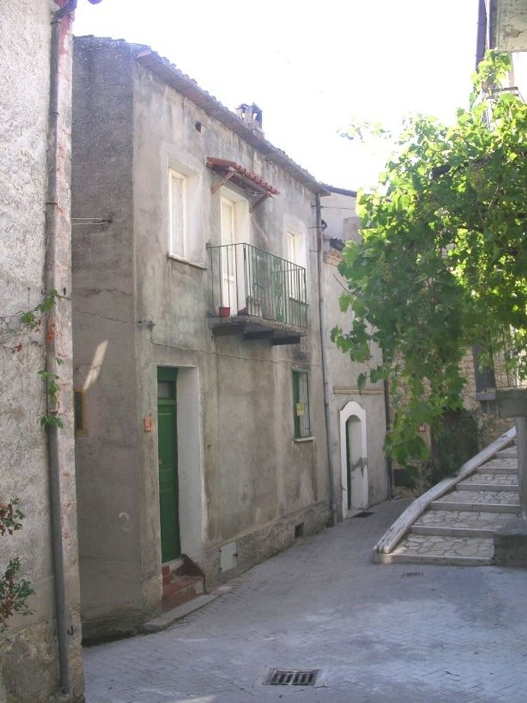 4 rooms House in Carunchio, Italy No. 254287
