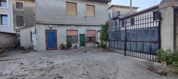 616m² Building in San Giovanni Lupatoto, Italy No. 106148 3