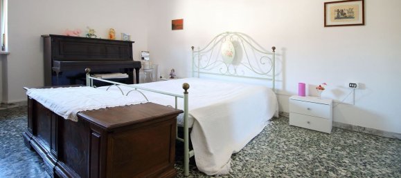 616m² Building in San Giovanni Lupatoto, Italy No. 106148 18