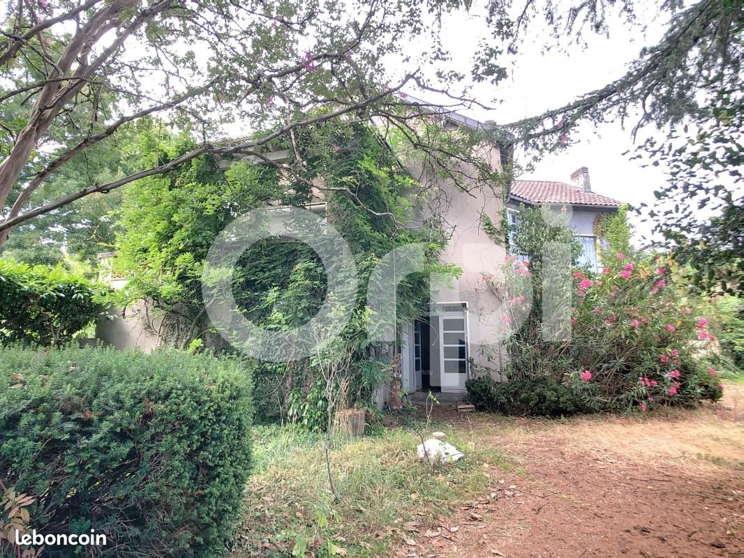 Casa de 6 dormitorios en Perigueux, France No. 296099