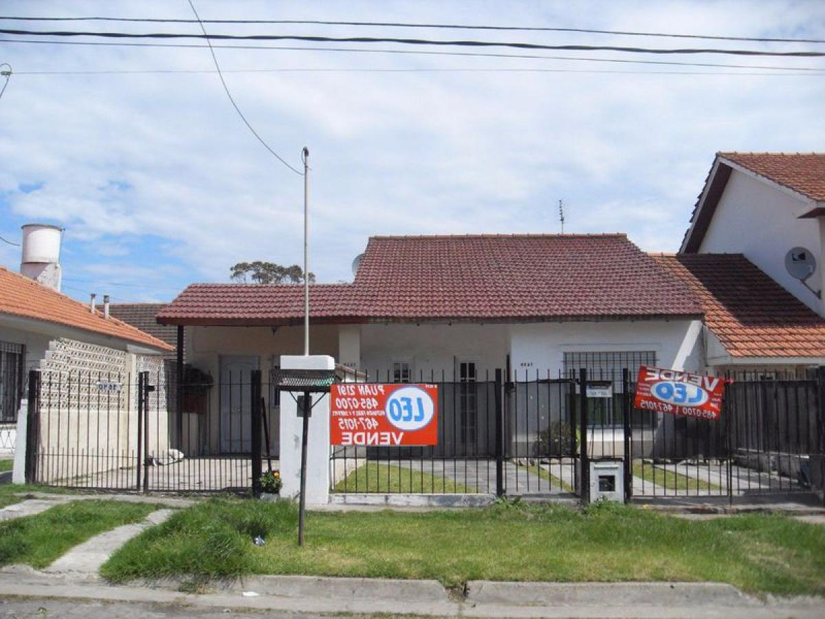 Apartamento de 3 dormitorios en Mar del Plata, Argentina No. 100190