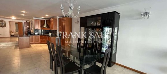 Квартира с 3 спальнями в Сент-Джулианс, Мальта № 4941 4