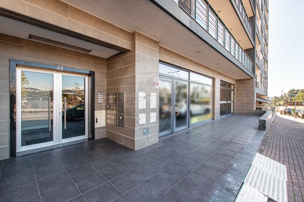 196m² Commercial property in Odivelas, Portugal No. 70695