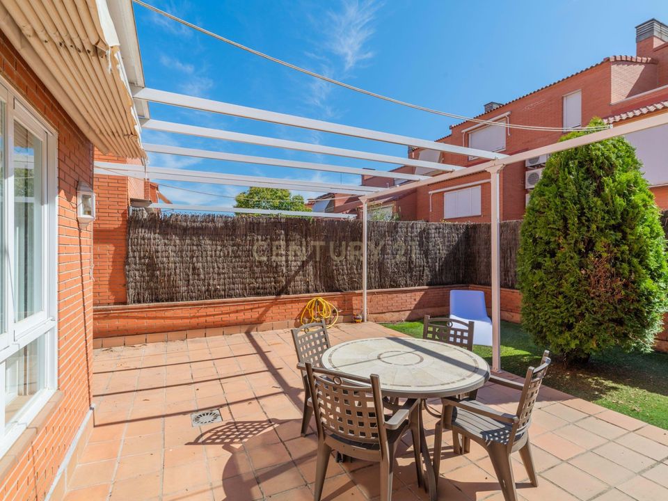 4 bedrooms Villa in Pozuelo de Alarcon, Spain No. 179077