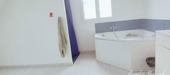 4 bedrooms Villa in Vineuil, France No. 81155 8