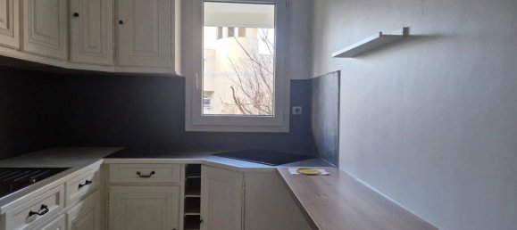 1 bedroom Apartment in Montigny-le-Bretonneux, France No. 170186 2