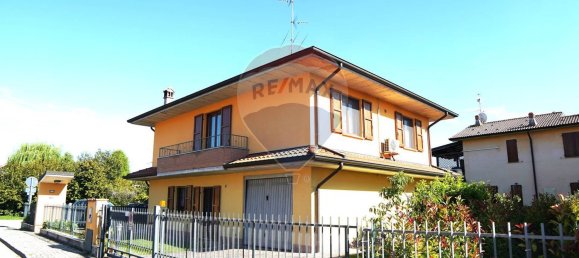 4 غرف نوم فيلا في Arzago d'Adda, Italy رقم 360158 4