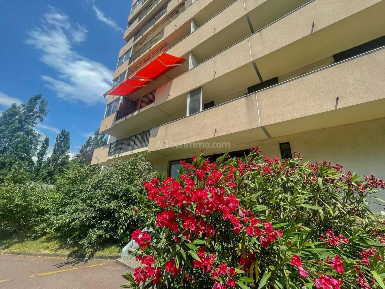 3 rooms Apartment in Grenoble, France No. 355409