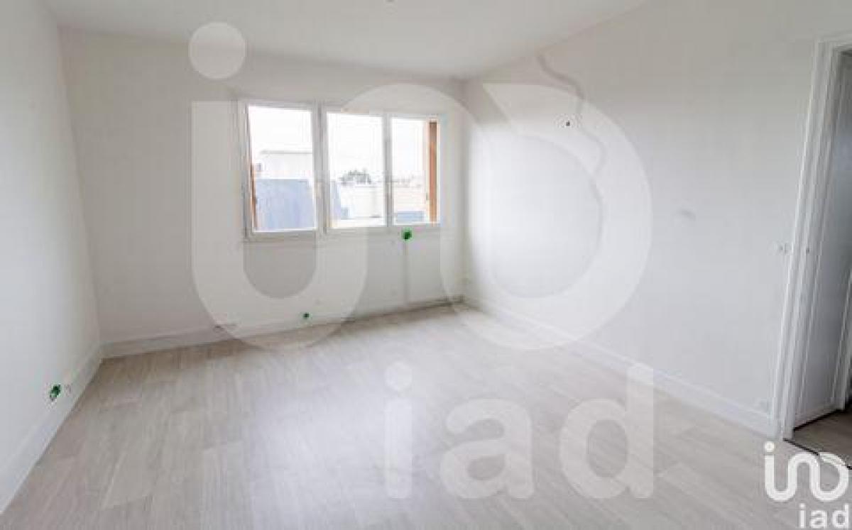 3 bedrooms Condo in Melun, France No. 35707