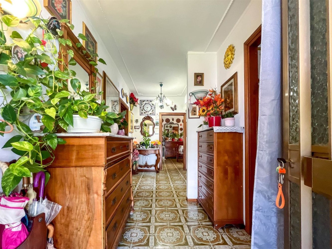 Apartamento de 6 habitaciónes en Cecina, Italy No. 277522