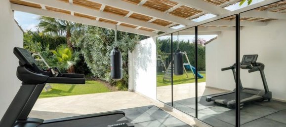 4 bedrooms Villa in Estepona, Spain No. 49090 6