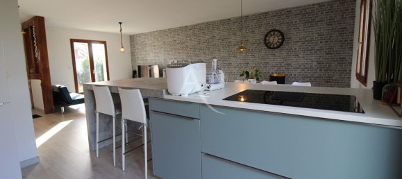 3 bedrooms House in Vineuil, France No. 47704 5