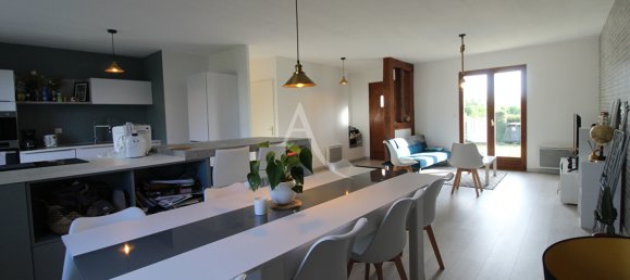 3 bedrooms House in Vineuil, France No. 47704 8