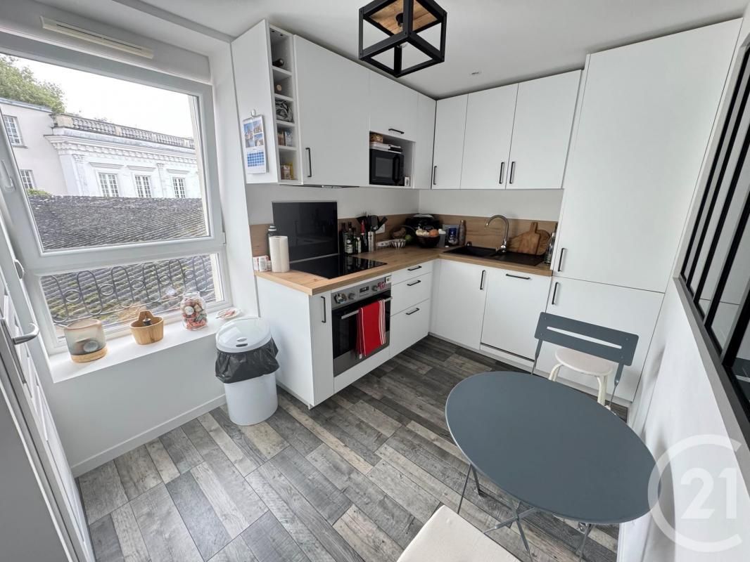 Apartamento de 2 dormitorios en Saint-Remy-les-Chevreuse, France No. 170095