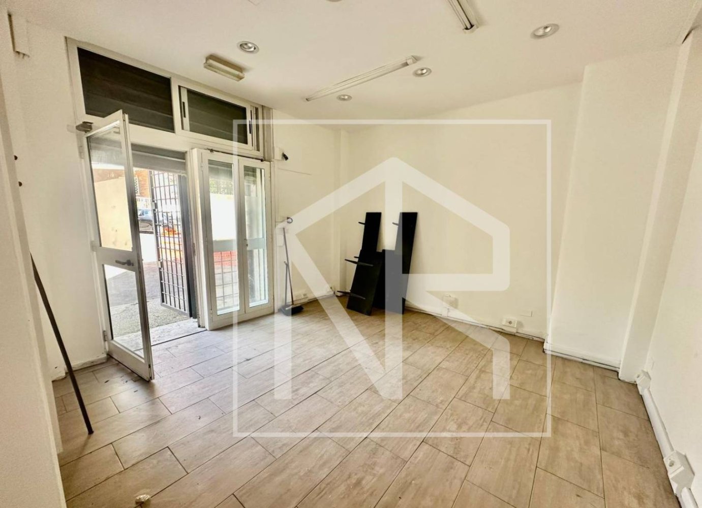 1 room Commercial property in Rome, Italy No. 352271