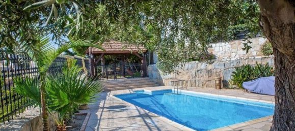 6 bedrooms Villa in Limassol, Cyprus No. 9565 2