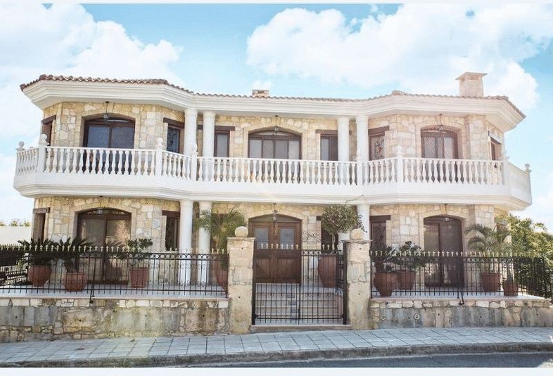 6 bedrooms Villa in Limassol, Cyprus No. 9565