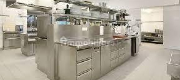 2 rooms Commercial property in Lucca, Italy No. 102022 6