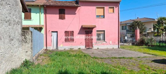 4 rooms House in Genivolta, Italy No. 5608 6