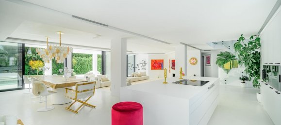 Villa de 4 dormitorios en Marbella, Spain No. 96507 37