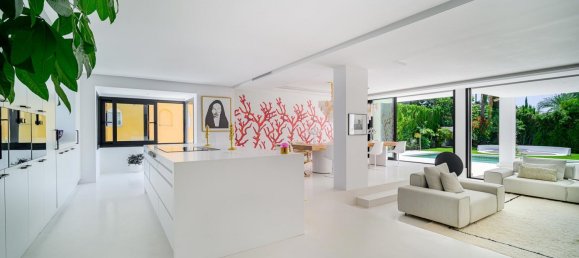 Villa de 4 dormitorios en Marbella, Spain No. 96507 40