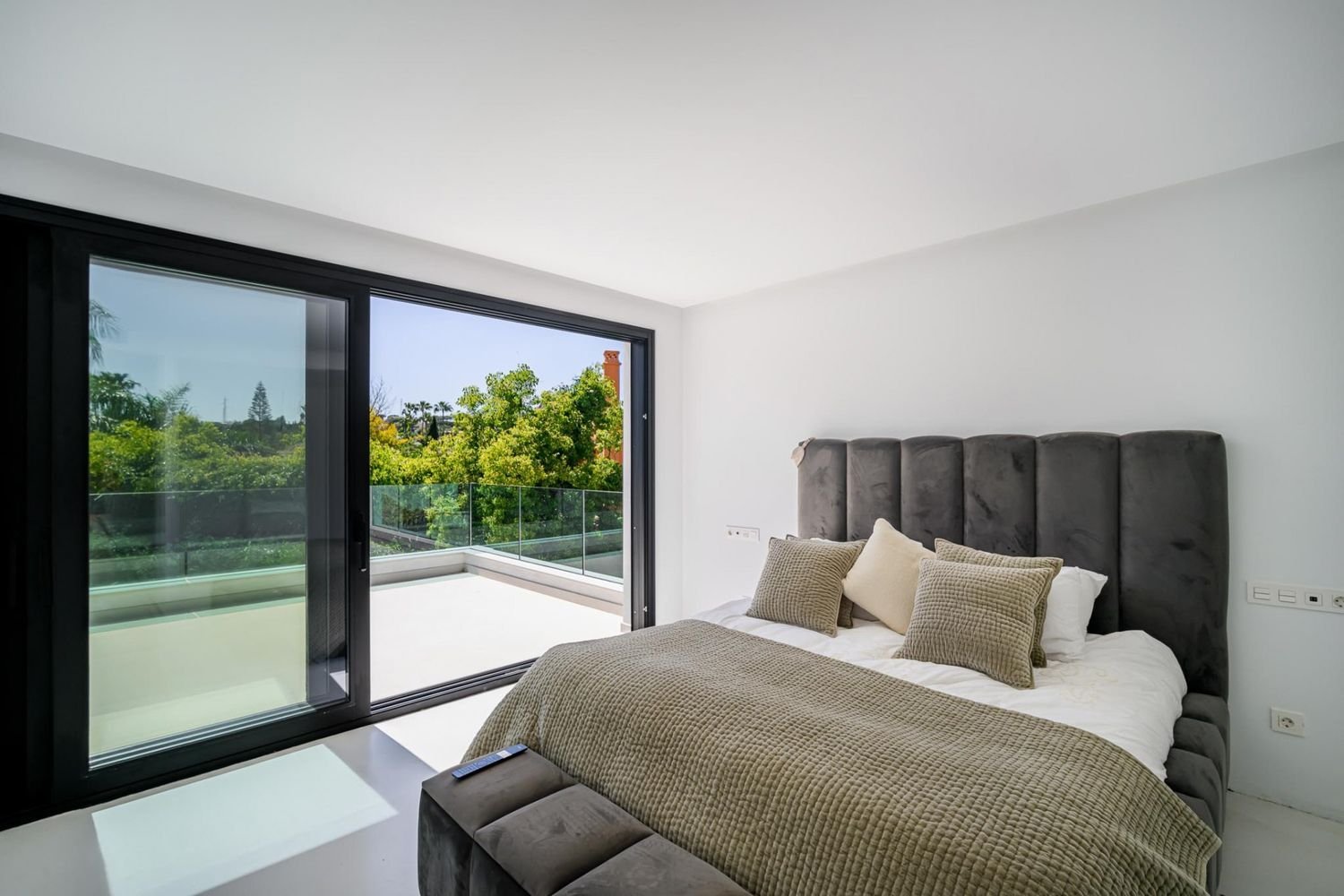 Villa de 4 dormitorios en Marbella, Spain No. 96507